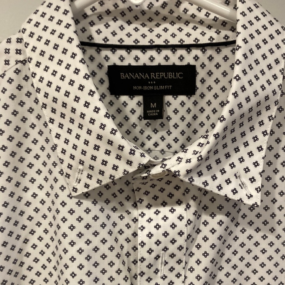 Banana Republic slim fit shirt. Size M.